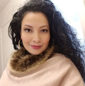 Meet your Posher, Dina